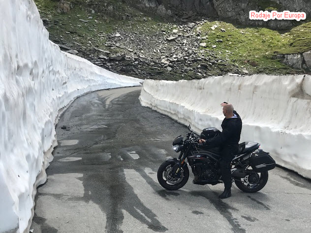 Foto tomada  Nufenenpass, Alpes Suizos .
