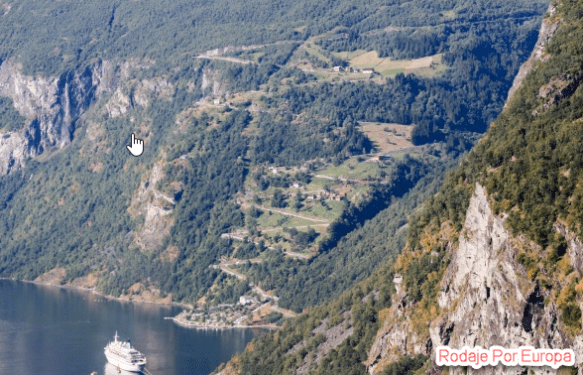 Viaje en moto aguilasen el Fiordo Geirangerfjord